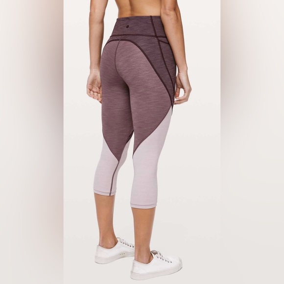 Lululemon Early Extension High Rise Crop Size 8 - Picture 2 of 5